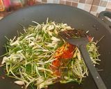 Foto langkah ke 5 dari resep Tumis pedas daun bawang rambut (masakan bengkulu).