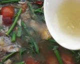 รูปขั้นตอนการทำที่ 10 ของ JJ.1 แกงผักกรูดใส่ปลานิล🌿🌶️🧄🍋‍🟩🍅🐟