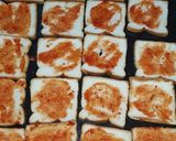 A picture of step 5 of Tawa bread pizza.