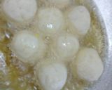 A picture of step 2 of Paneer kofta in white gravy.