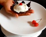 વેનીલા આઈસ્ક્રીમ in ચોકલેટ બોલ(Vanilla icecream chocolate ball Recipe in Gujarati) રેસીપી સ્ટેપ4ફોટો