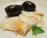 Foto del paso 5 de la receta: Huevos fritos con morcillas
