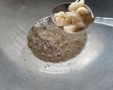 A picture of step 2 of Lauki Masala.