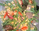 Foto langkah ke 5 dari resep Tumis Buncis Jagung Baso Ekspress.