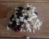 Foto del passaggio 1 della ricetta Tonno scottato con salsa di lamponi, verdure, e terra di mollica e olive taggiasche