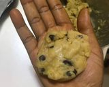 A picture of step 5 of Caramel chocolate chips cookies.