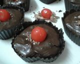A picture of step 11 of Chocolate mousse in chocolate cups.