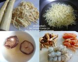 รูปขั้นตอนการทำที่ 5 ของ ก๋วยเตี๋ยวหลอดไส้หน่อไม้