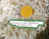 Foto langkah ke 3 dari resep (22). Mi instant campur telur.