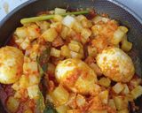 Foto langkah ke 3 dari resep Sambal goreng kentang telur.