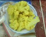 A picture of step 1 of Cauliflower / Gobi Ka Salan.