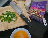 Gambar langkah 1 resipi Cheesy Omelette Wrap.