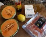 Foto del paso 1 de la receta: Melón y jamón ibérico con escamas de sal y balsámico