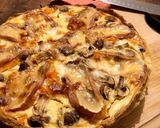 Une image de l'étape 5 de Quiche épaisse aux légumes de saison.