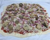 Foto del paso 4 de la receta: Pizza de bacon y champiñones facilita