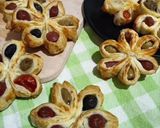 Foto del passaggio 11 della ricetta ANTIPASTI FIORI DI SFOGLIA 🏵️🌼😋