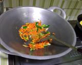 Foto langkah ke 3 dari resep Bihun Goreng Basosis.