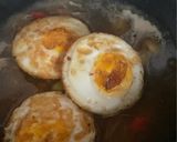 Foto langkah ke 3 dari resep Telur Ceplok Saus Tiram.