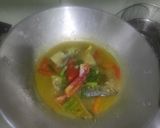 Foto langkah ke 4 dari resep Ikan Kembung Kuah Asam Pedas.