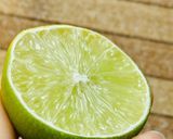 Hình bước làm 2 của món Smoothie Cải Kale Chanh Mật Ong
