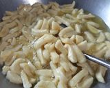Foto langkah ke 5 dari resep Cemilan Kriuk Nasi Sisa.