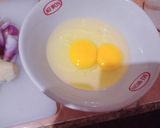 Foto langkah ke 3 dari resep Telur dadar daun katuk.