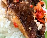 Foto langkah ke 4 dari resep Iwak pe sambel penyet (ikan pe/pari asap).