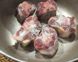 Foto del paso 1 de la receta: Rabo de res al tinto