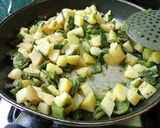 Foto del paso 2 de la receta: Fajitas de res con papas y chile poblano