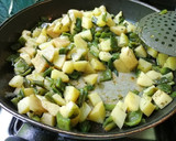 Foto del paso 2 de la receta: Fajitas de res con papas y chile poblano