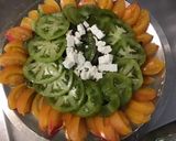 Une image de l'étape 8 de Trio de tomates du jardin à la feta et laitue rouge.