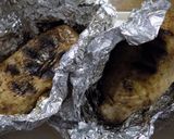 Foto del paso 1 de la receta: Papas rellenas con queso azul y ají asado - dos cocciones