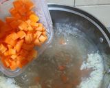 Foto langkah ke 2 dari resep Sup Telur Jagung.