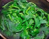 Foto langkah ke 2 dari resep Brambang asem (daun ubi jalar).