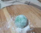 Foto langkah ke 6 dari resep Mochi Pandan Isi Kacang.