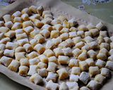 Gnocchi (kopytka) w sosie paprykowym okraszone okruchami krok przepisu 3 zdjęcie