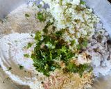 A picture of step 2 of Phool Gobhi paratha.
