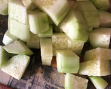 Foto del paso 1 de la receta: Tarator o Sopa fría de pepino y yogur