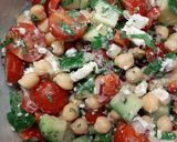 Mediterrán csicseriborsó saláta recept fázis 2 fotója