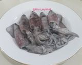 Foto langkah ke 1 dari resep Cumi hitam dengan rasa gurih dan pedas.