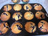 Brioșe (muffins) cu afine și glazura de lamaie