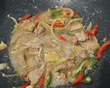 Foto langkah ke 3 dari resep Tumis Daging Cabe Ijo.