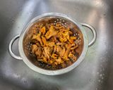 Une image de l'étape 9 de Tagliatelles à la viande séchée, girolles et crème de courgettes.