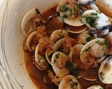 A picture of step 3 of Clams in white wine.