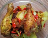 Foto langkah ke 8 dari resep Ayam Kunyit Tumis Basah.