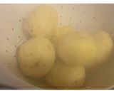 Foto del paso 1 de la receta: Papas 🥔 rellenas de carne molida de res