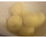 Foto del paso 1 de la receta: Papas 🥔 rellenas de carne molida de res