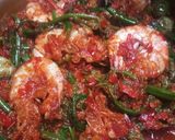 Foto langkah ke 4 dari resep Tumis Udang Sayur Paku.
