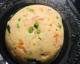 A picture of step 2 of Rava upma.