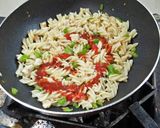 A picture of step 2 of Chicken spicy pasta.